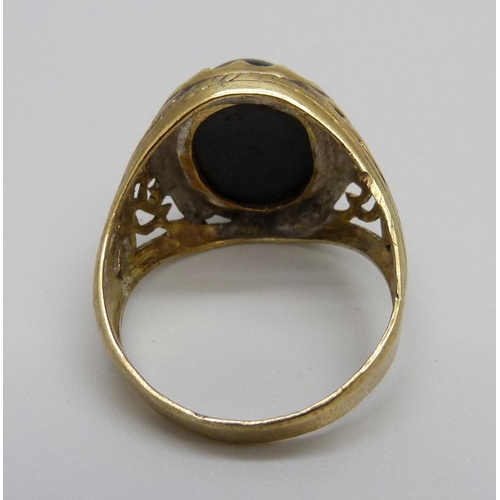 889 - A gentleman's large silver gilt and cabochon ring with pierced shoulder, Z2