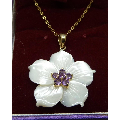 922 - A carved pearl and amethyst 9ct gold mounted pendant and chain