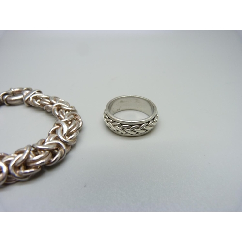 936 - A heavy silver bracelet and a ring, T, 37g