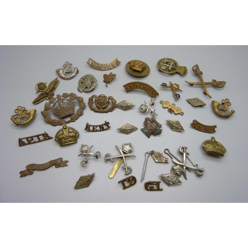 951 - Military cap badges, etc.