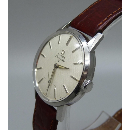 979 - An Omega 30 Seamaster wristwatch with stainless steel case