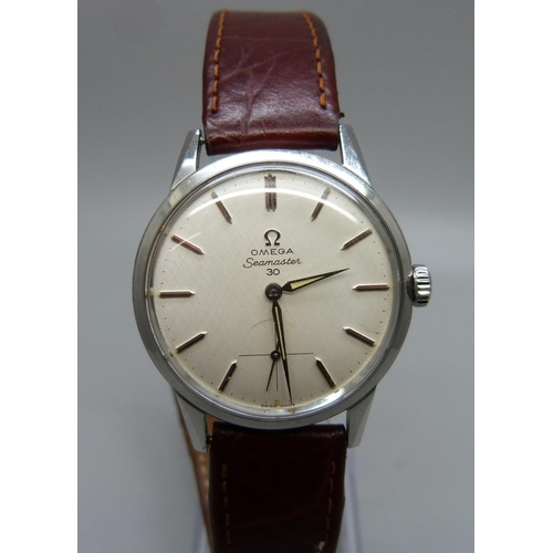 979 - An Omega 30 Seamaster wristwatch with stainless steel case