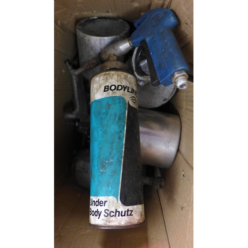 2048 - Approx 5 spray guns, underseal gun & more