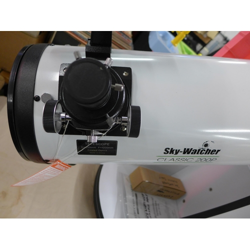 2094 - Sky Watcher Classic 200P Dobsonian telescope