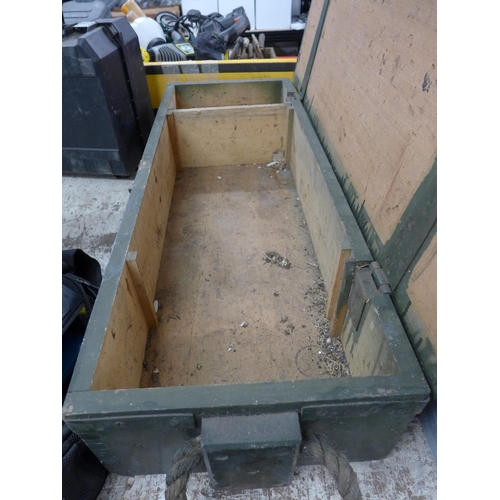 2104 - Wooden ammunition box