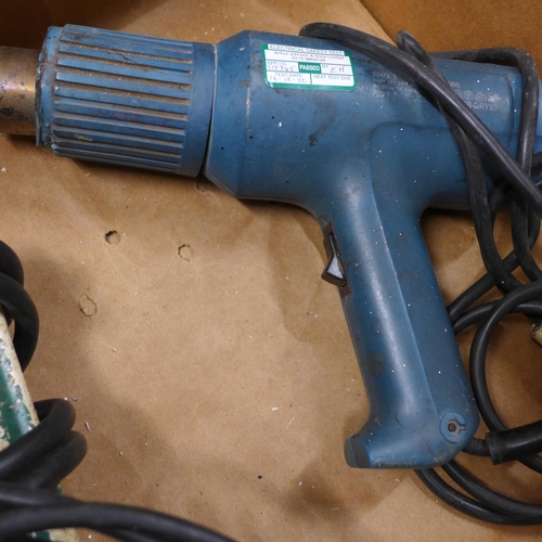 2148 - Bosch and 1 other hot air gun 


Bosch drill, Bosch heat gun and a drill