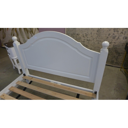 1539 - An antiqued white double bed