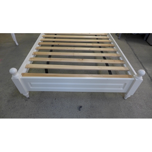 1539 - An antiqued white double bed