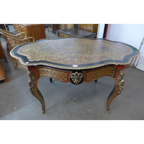 192 - A French Boulle style faux tortoiseshell, gilt metal and ebonised serpentine centre table