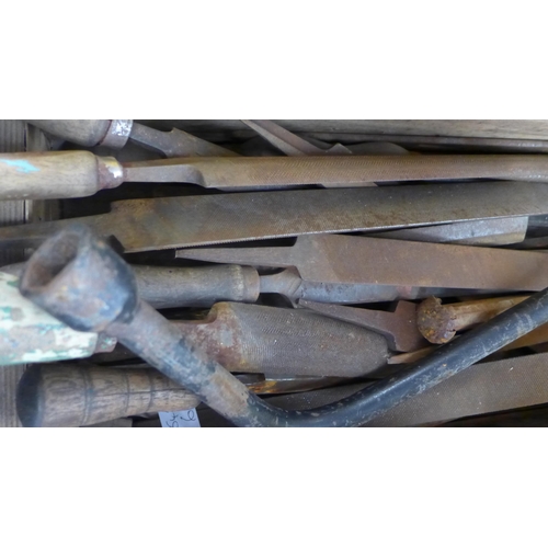 2022 - Approx. 20 vintage hand tools: mostly files and hammers