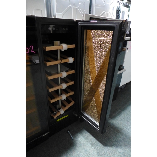 3061 - Viceroy Under Counter Wine Cooler - DAMAGED DOOR H870xW148xD570  Model No - WRWC30BK, Original RRP £... 