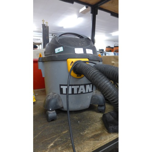 2071 - Titan industrial wet & dry vacuum with hose and hard floor head