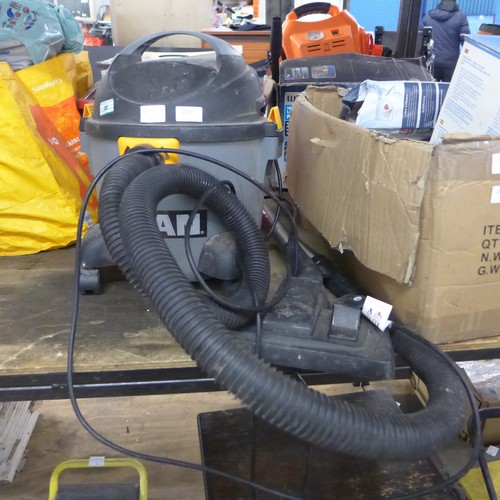 2071 - Titan industrial wet & dry vacuum with hose and hard floor head