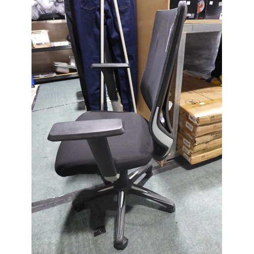 3173 - True Innovations Mesh  chair, Original RRP £109.99 + vat  278-206   * This lot is subject to vat