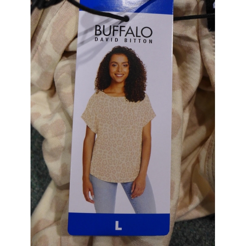 3200 - 40 Women's Buffalo, cream leopard T-shirts - mixed size * this lot is subject to VAT