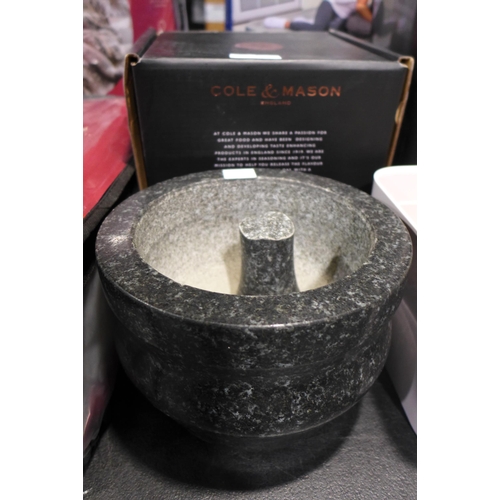 3212 - Cole and Mason Pestle & Mortar 18cm - DAMAGED  (278-218)   * This lot is subject to vat