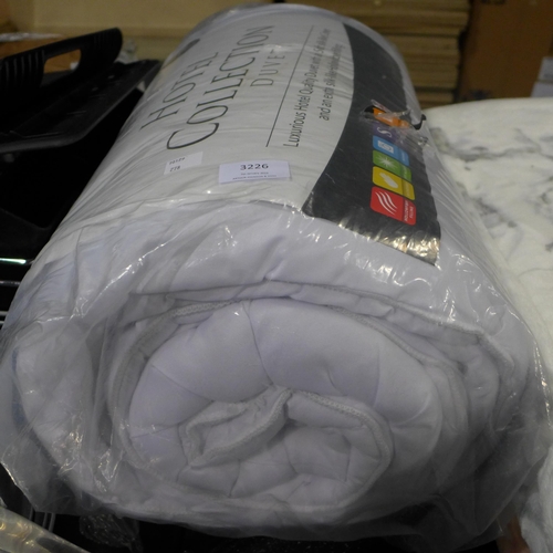 3226 - Hotel Collection King Size 13.5 Tog Duvet 225 x 220cm (278-809)  * This lot is subject to vat