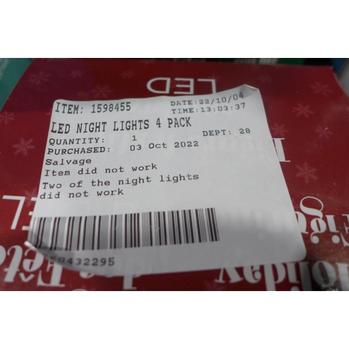 3246 - 4 Festive LED lights (278-812)  * This lot is subject to vat