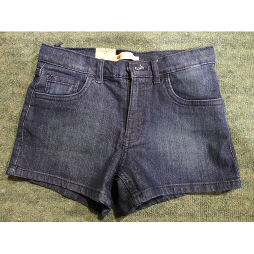 3331 - 16 Youth mixed sized Levi navy denim shorts * this lot is subject to VAT