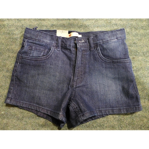 3333 - 20 Youth mixed sized Levi Navy denim shorts * this lot is subject to VAT