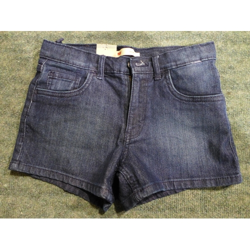 3338 - 20 Youth size 10 Levi's navy denim shorts * this lot is subject to VAT