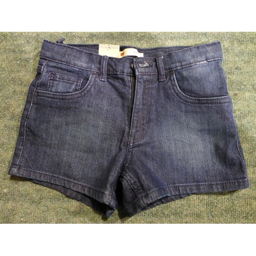 3340 - 20 Youth size 6 Levi's navy denim shorts * this lot is subject to VAT