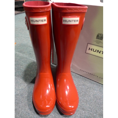 3368 - Pair of child's Red gloss Hunter Wellingtons (size UK 1) * this lot is subject to VAT