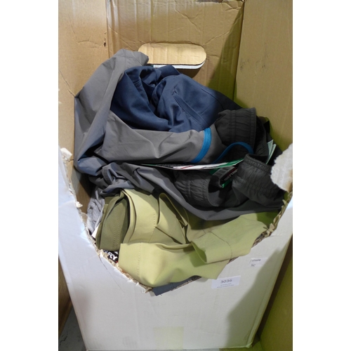 3036 - Box of mis/mixed sized men's shorts * this lot is subject to VAT