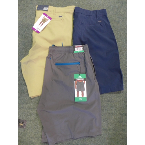 3036 - Box of mis/mixed sized men's shorts * this lot is subject to VAT