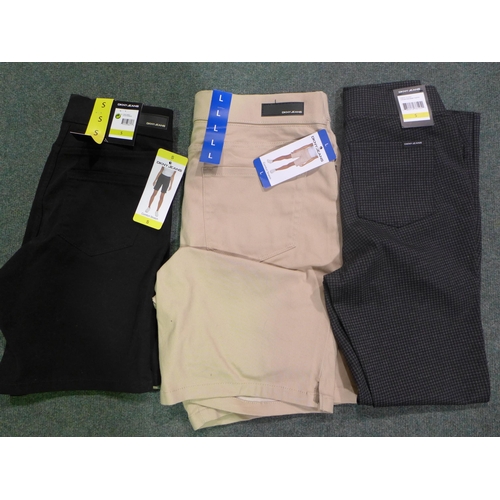 3051 - Bag of misc./mixed sized DKNY women's trousers * this lot is subject to VAT