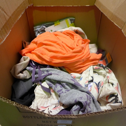 3055 - Box of women's mixed style/mixed size clothing * this lot is subject to VAT