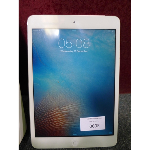 3090 - iPad Md543b/a cellular 16 gb mini tablet - no Charging lead