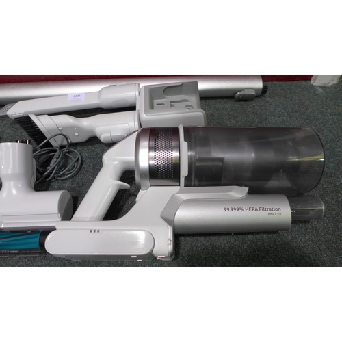 3121 - Samsung Jet 70 Complete  cleaner With Battery And Charger 278-140   * This lot is subject to vat