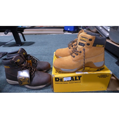 3152 - DeWalt boots, (ODD SIZED/RIGHT BOOTS)     (266-119)  * This lot is subject to vat