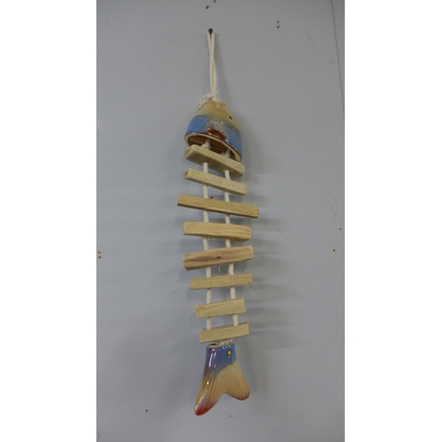 1315 - A driftwood and ceramic fish mobile, H 10cms (660407)   #