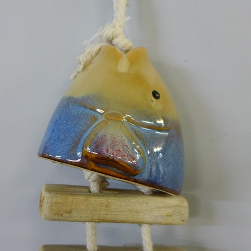 1315 - A driftwood and ceramic fish mobile, H 10cms (660407)   #