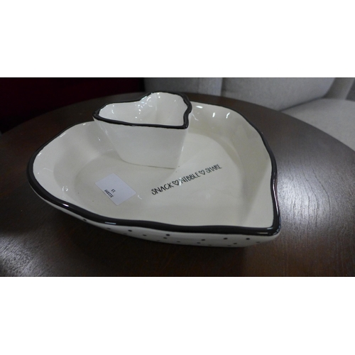 1418 - A heart shape ceramic snack dish (7MM14207)   *