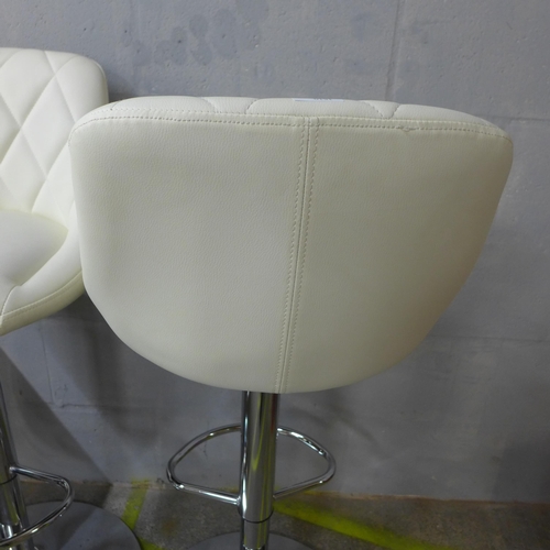 1502 - A pair of Aldin cream upholstered diamond stitching gas lift bar stools