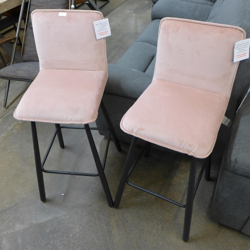 1509 - A pair of bubble gum pink velvet bar stools