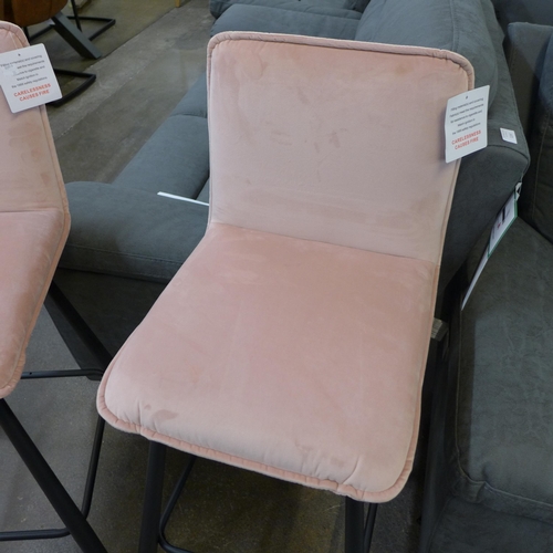 1509 - A pair of bubble gum pink velvet bar stools