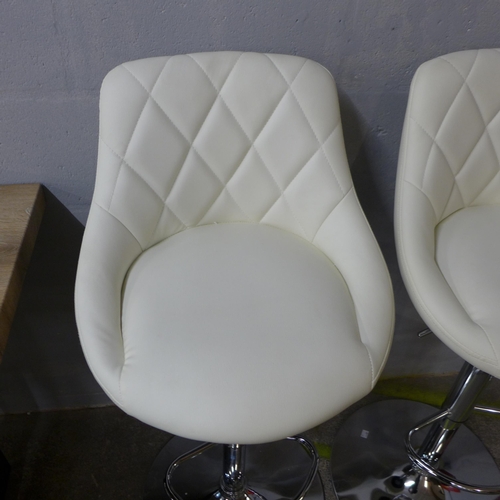 1510 - A pair of Aldin cream upholstered diamond stitching gas lift bar stools