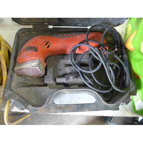 2002 - Black & Decker 240V detail sander, stone cutting disc, and approx. 20 drill bits