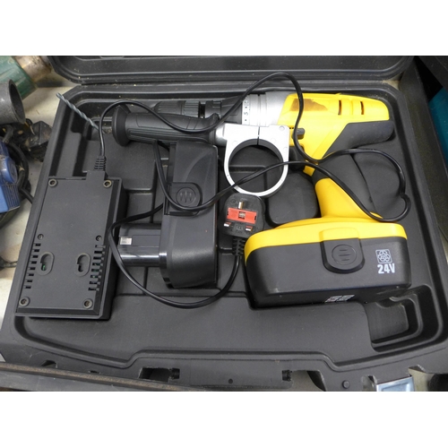 2011 - Clarke contractor 24v cordless drill with battery and charger