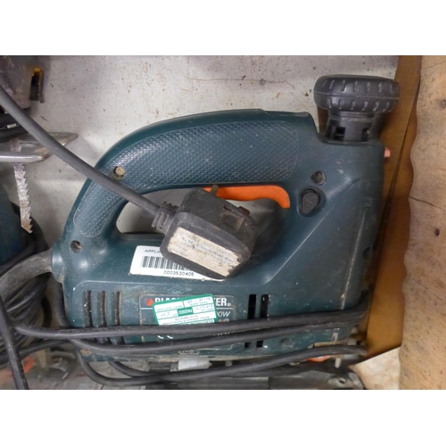 2019 - 6 Electric jigsaws - 4 Black and Decker, Hitachi and Nutool - W - plus Bosch ½ sheet sander