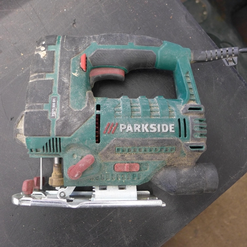 2103 - Box of power tools inc. Silverline sander, Parkside sander, Parkside jigsaw, R Power detail sander, ... 