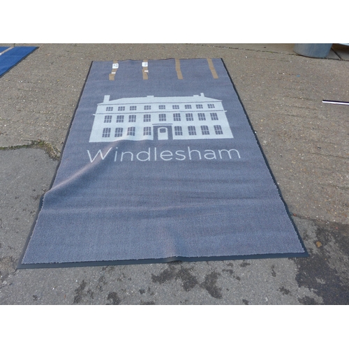 2279 - Approx. 8ft x 5ft heavy duty barrier mat, plain, light grey, rubber back, cut/curved at one end,