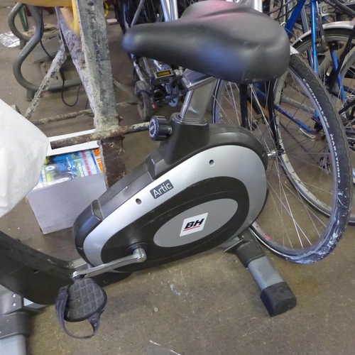 2332 - BH Arctic digital exercise bike