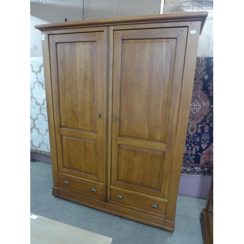 1562 - A gent's Waring and Gillow large oak double wardrobe