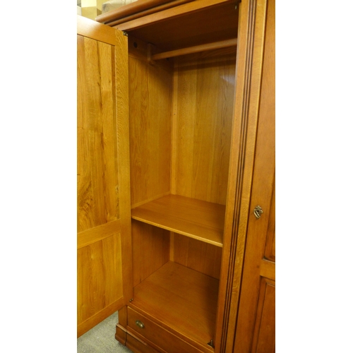 1562 - A gent's Waring and Gillow large oak double wardrobe