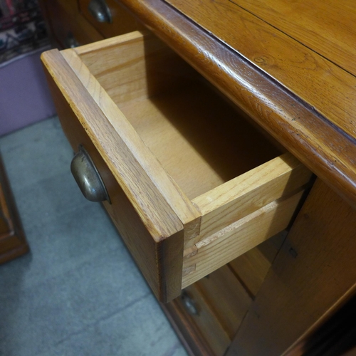 1563 - A Waring and Gillow oak dressing chest